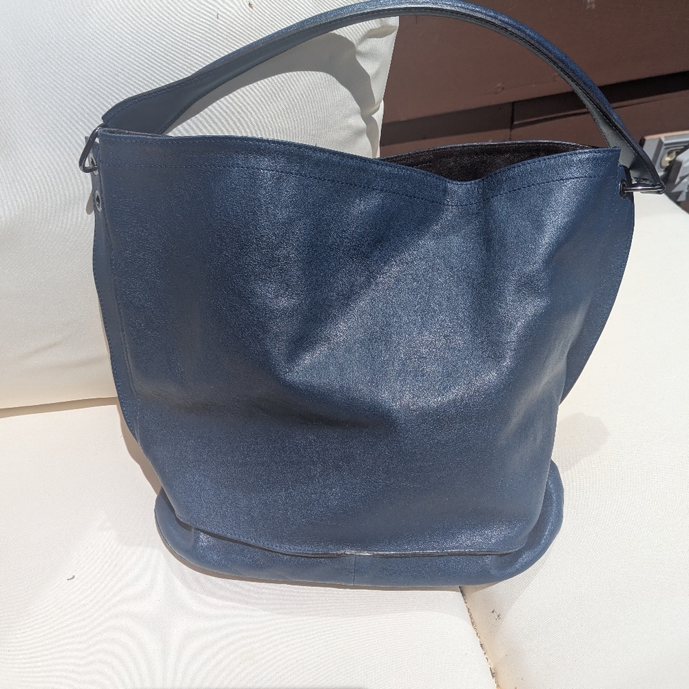 Classy, Authentic Longchamp large leather Midnight Blue Very Nice Shoulder Bag.